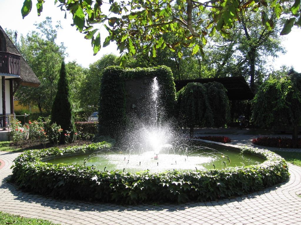 Gasthof Laci Betyar Hajdúszoboszló Екстериор снимка